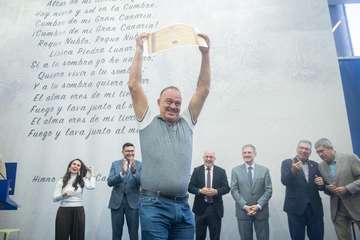 El Cabildo homenajea a varios teldenses en su brindis navideño (Foto TA)